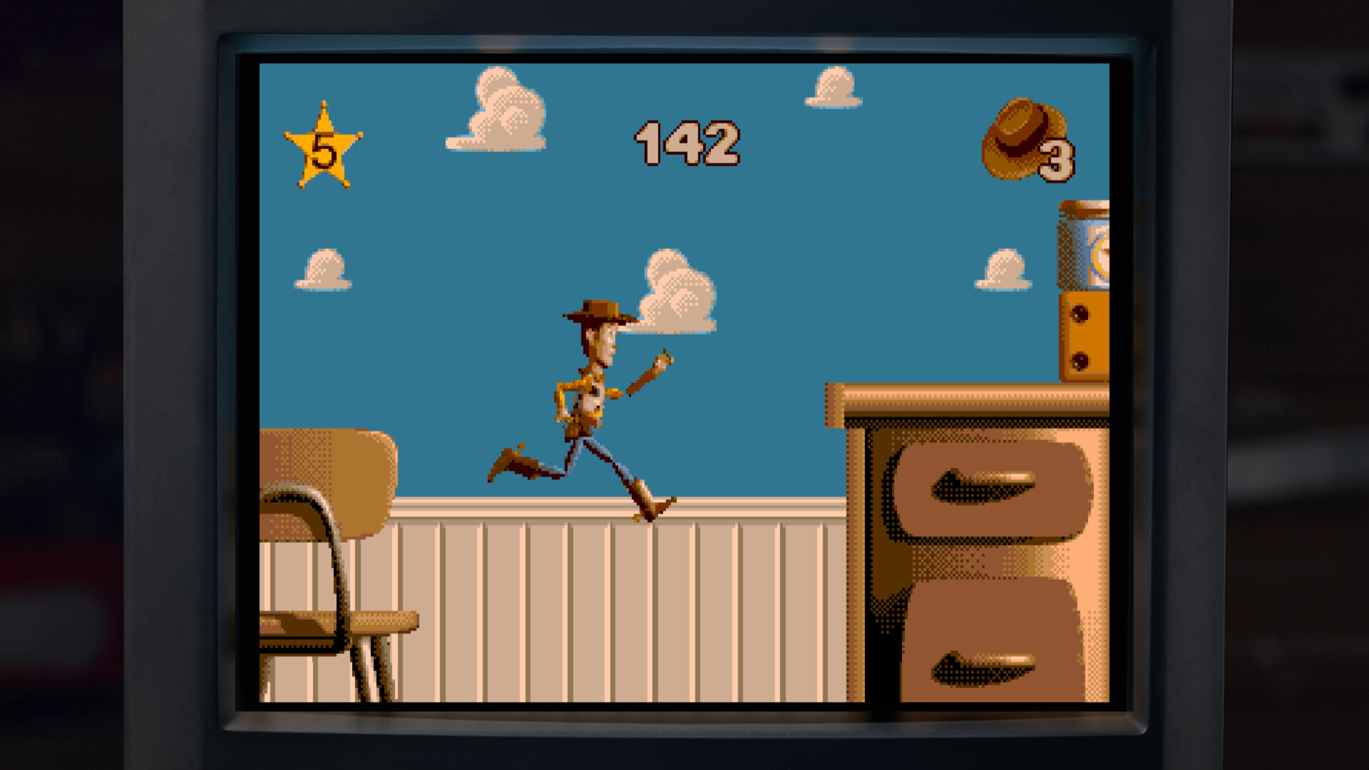 Toy Story: Retro Roundup! screenshot: Woody runs across Andy's room in the 16-bit Toy Story